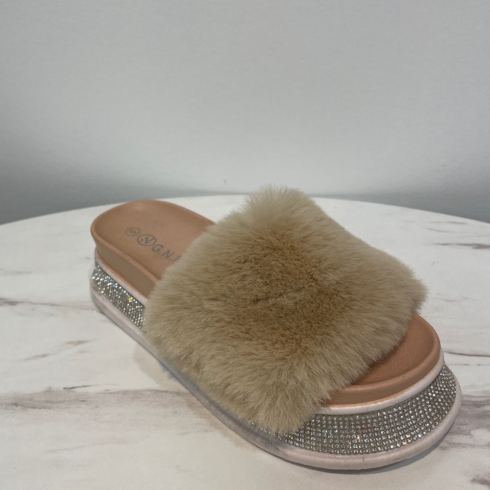 PLATFORM WITH STONE  FUR SLIPPERS ds29